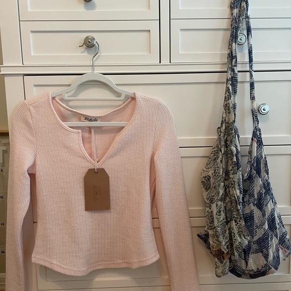 Light pink top Listicle top. Never worn before! - Picture 1 of 4